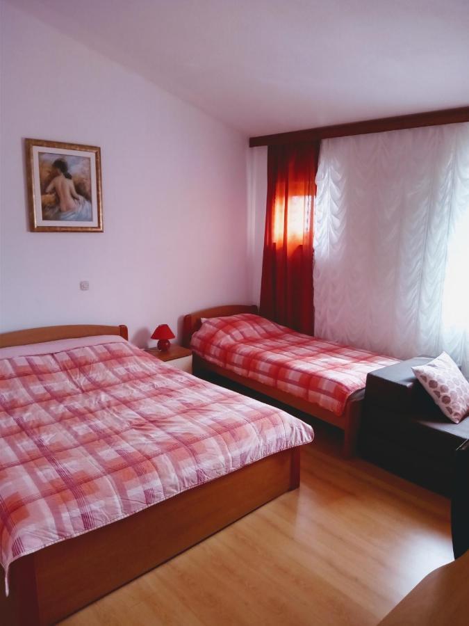 Apartmani Nikolina Ražanac Extérieur photo